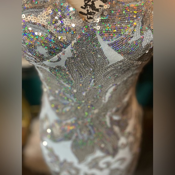 NWT! Sz 11/12 Light Blue & Silver Sequined Prom/Homecoming Dress - Picture 6 of 12